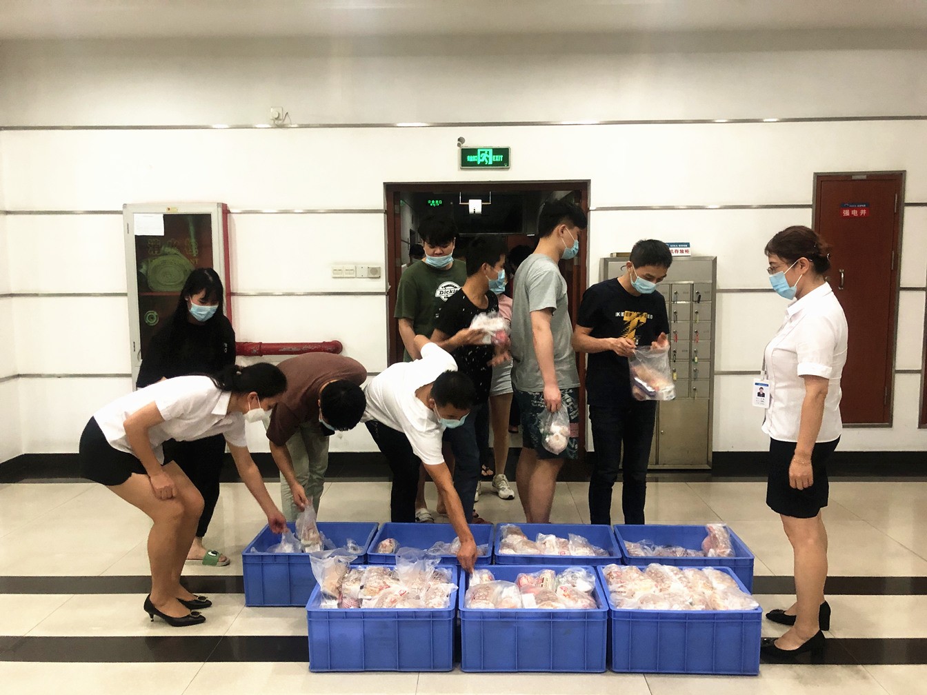 暖人心，鼓干劲 - 乐鱼·体育·乐鱼官方网站-乐鱼（中国）
工会慰问一线加班员工